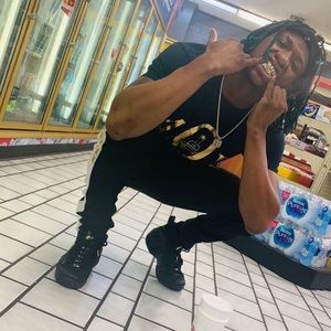 Meet your Posher, Dee